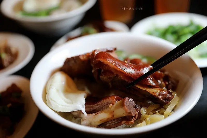 西門麵店｜在地飄香一甲子古早味麵店，銷魂豬腳飯、極脆涼麵更是必點招牌
