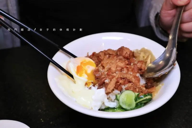 【西門町美食】西門麵店：極脆涼麵，脆辣鹹香爽口帶勁！ /蛋包滷肉飯 /台北魯肉飯