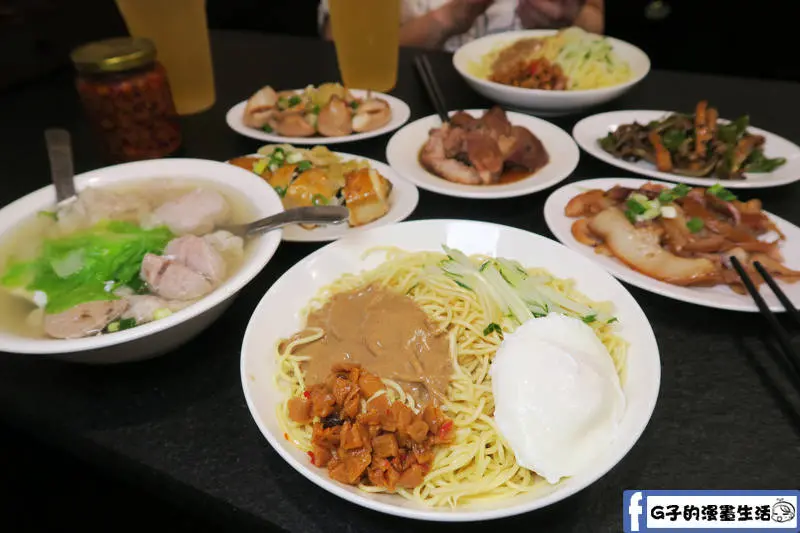 西門町 涼麵就來西門麵店,有冷氣吹~極脆涼麵+辣蘿蔔乾+多種小菜滷味,檸檬愛玉超好喝,古早味小吃店.有菜單