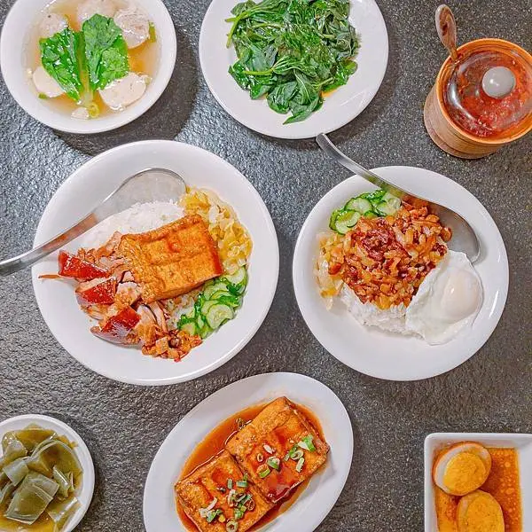 Google千人好評的懷舊小餐館，維持60多年的道地好味道 | 【台北 萬華區】西門麵店