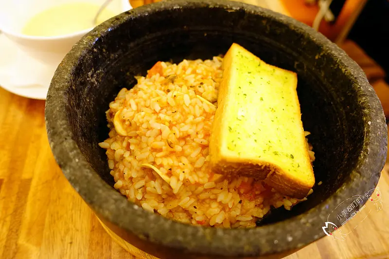 【西門燉飯】阿毛石鍋燉飯 有著黃金獵犬坐鎮的燉飯/西門町/燉飯/寵物餐廳