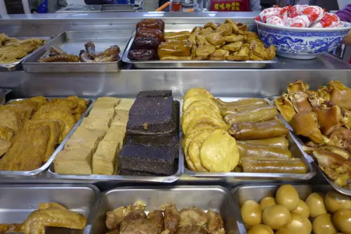 老西門透到骨子裡的滷味，可以從早餐吃到宵夜!!!-程味珍意麵