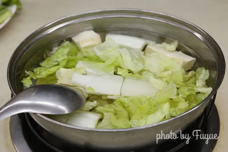 |台北萬華‧火鍋| 天冷吃鍋《清香廣東汕頭沙茶火鍋》食材新鮮肉質好.湯頭清爽不油膩.捷運西門站(附菜單)