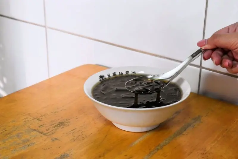 【台北冰品】萬華仙草冰 萬華林建發仙草冰：想念許久的滋味好像回到了小時候，好消暑。