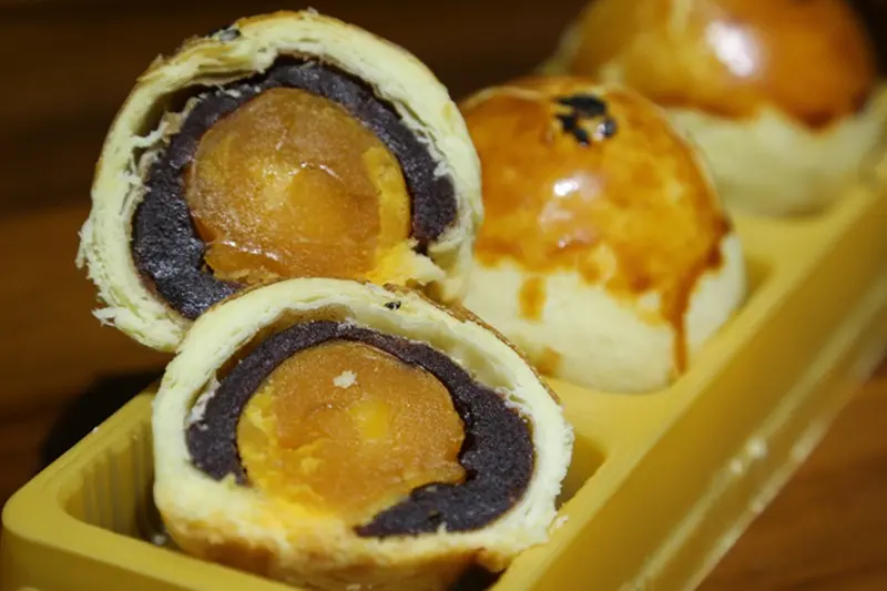 阿默典藏蛋糕 原來也有又酥又香的蛋黃酥  