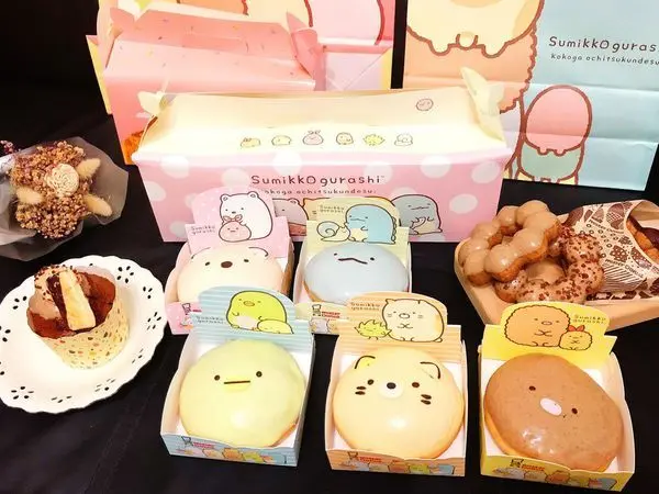 角落小夥伴甜甜圈超軟萌！全品項開箱～Mister Donut 期間限定「角落小夥伴」，私心推薦奶茶波提口味！