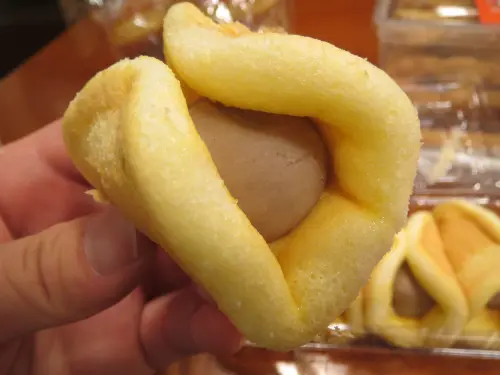 大推芋泥煎餅的＂聖娜多堡麵包坊(龍山捷運門市)＂食記