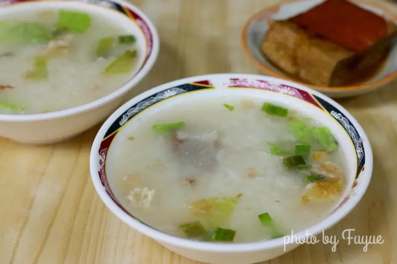 |台北萬華‧小吃| 萬華人的中式早餐店《老艋舺鹹粥店》清爽古早味小吃.60年老店.20元便宜鹹粥.捷運龍山寺站