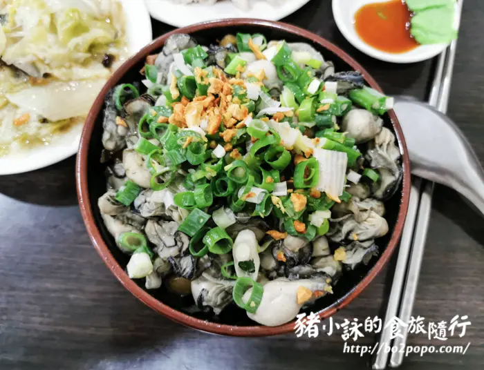 台北。萬華》阿義魯肉飯。浮誇路線的蚵仔蓋飯