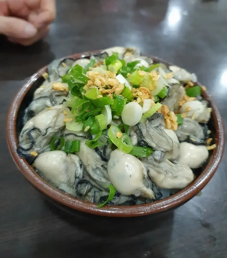 (胖樺食記)華西街必吃美食「阿義魯肉飯」/大稻埕捷運西門站推薦餐廳街頭小吃/蚵仔魯肉蓋飯/原汁排骨湯/完整菜單/Samsung S10+實拍