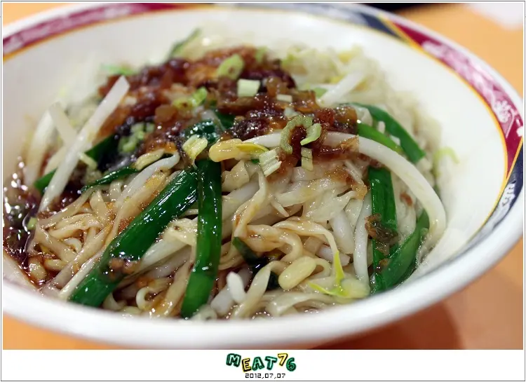 【台北內湖】大陳記麵店｜夜市中的推薦經典台灣味老麵館的必吃爭議美食 © 米特，味玩待敘