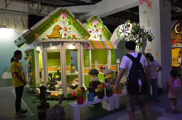 走進甜蜜繽紛的積木王國~~「Fun大吧！積木村」巨型積木展