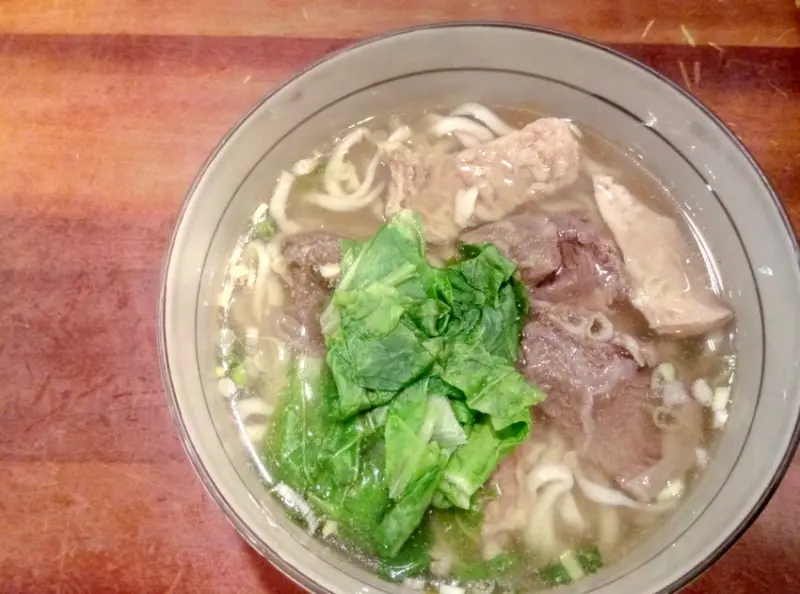 【台北市內湖區 / 台灣小吃】內湖金龍路美食 巷口美味楊家牛肉麵