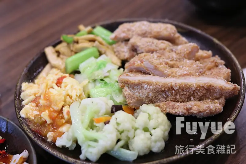 |台北內湖‧食| 隱身在住宅區間/無招牌排隊名店/五星級便當《五棧小館》捷運劍南路站