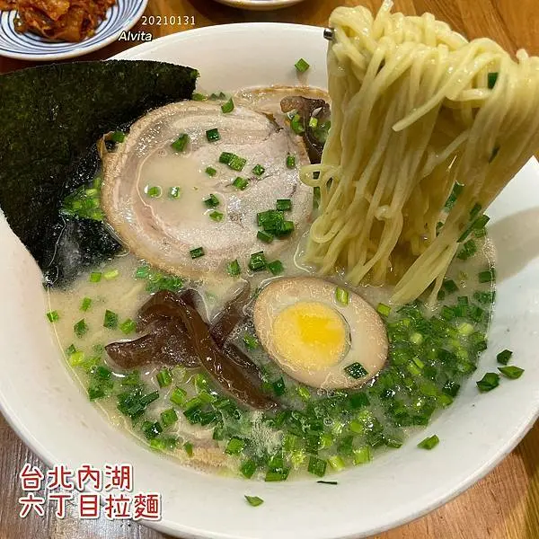 【台北。內湖】↠文文吃吃↠內湖無敵好吃拉麵、一個禮拜只開9個小時｜六丁目拉麵(含菜單) 近內湖網球中心、捷運葫洲站、大湖公園、三總