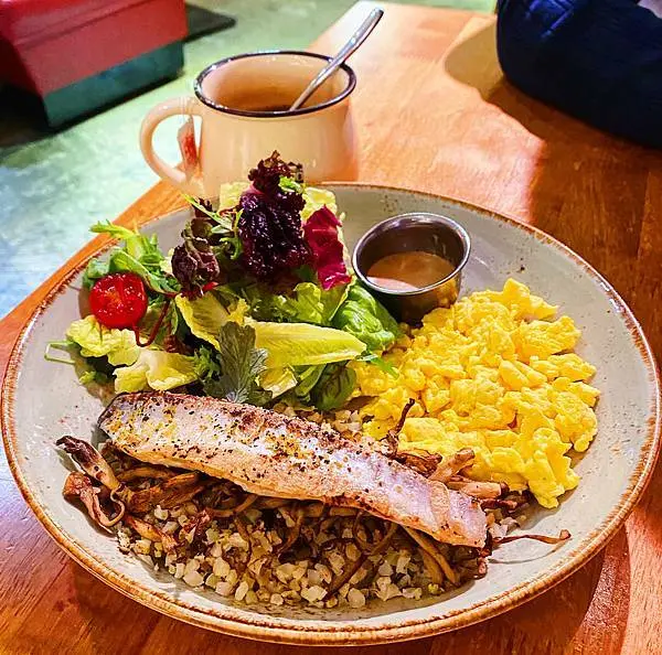 [台北早午餐大安區信義安和站「貳樓餐廳Second Floor Cafe 敦南店」分店間間客滿的大份量美味早午餐/新版菜單美味新體驗/花椰菜飯早午餐健康美味(附菜單)