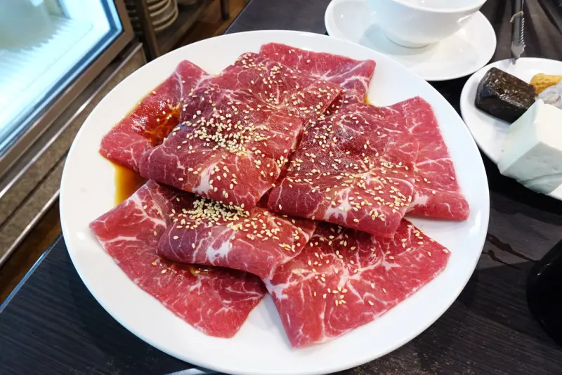 【火鍋料理】卡拉拉日式涮涮鍋 , 涮涮鍋VS銅盤烤肉共饗 , 內湖區口碑美食鍋物料理店 , 肉質鮮美卻略顯無味