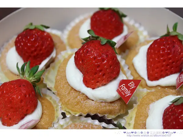 【食記】oO。。台北　艾立蛋糕　超可愛小巧的草莓北海道戚風蛋糕，好好粗！。o○。