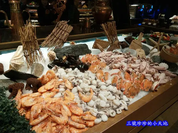 君品雲軒西餐廳La Rotisserie．繽紛冷食沙拉吧+位上主餐三選一．2018食尚Buffet月．用EZTABLE簡單桌預定享優惠．