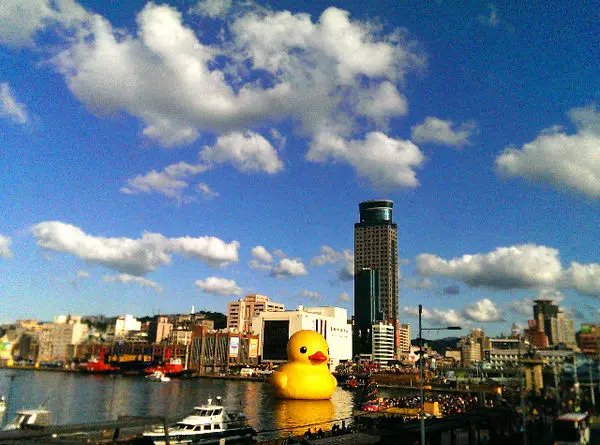 黃色小鴨游進基隆港~快樂、希望隨之而來?!