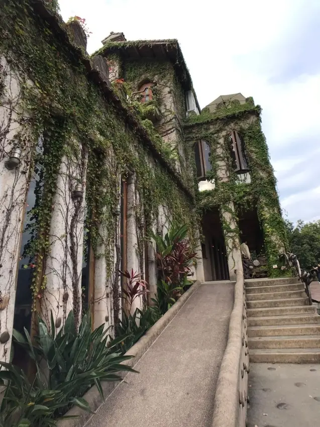 【苗栗 大湖】深山中的天空之城 離天空最近的天堂古堡 苗栗景觀餐廳推薦