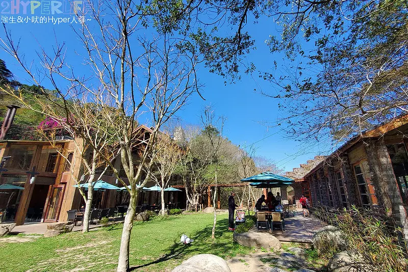 綠葉方舟│山林裡的景觀餐廳～園區裡滿是蔥蔥鬱鬱加上藍天真讓人心曠神怡！苗栗三義一日遊可以排呦～ @強生與小吠的Hyper人蔘~