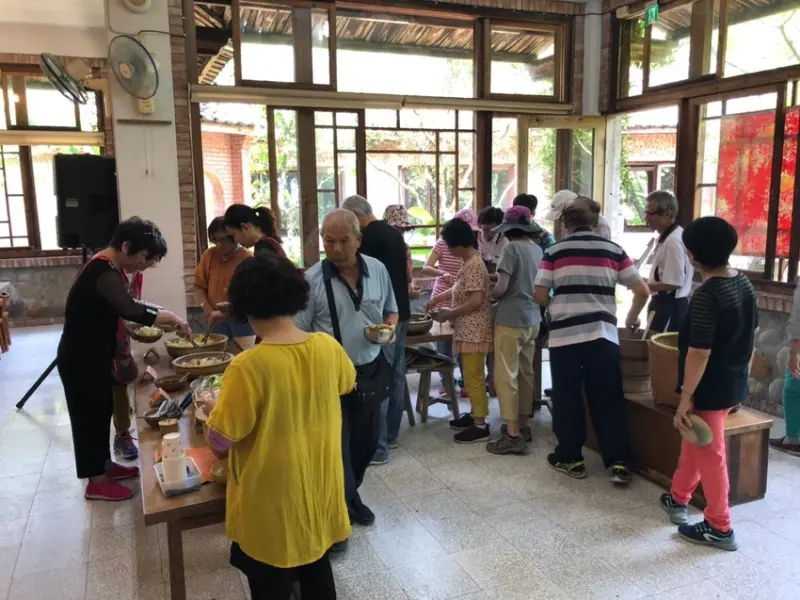 [華陶窯]風味十足的古早味油蔥湯米粉、傳統炊斗飯