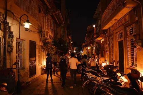 漫遊「神農街」~~越夜越美麗．讓人彷彿走進時光隧道