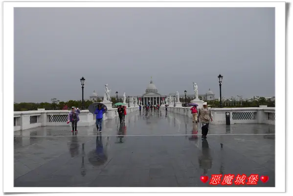 【家族南部三日遊。Day1】台南仁德。奇美博物館 - 美麗的歐式建築外觀,裡頭展示的藝術品更是爆多,一整天也逛不完呢 !