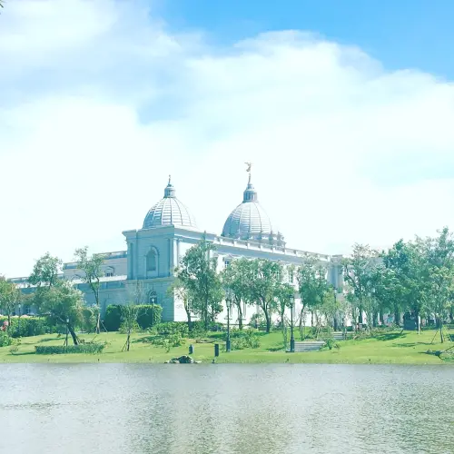 【台南慢旅】仰望天際，白雲柔軟的依附，與奇美博物館傳遞著彼此氣息