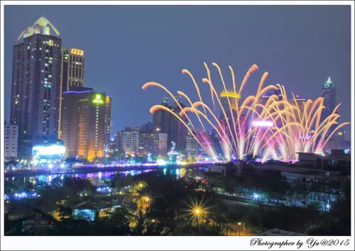 [活動]【橘線市議會站】2015高雄燈會藝術節。愛河煙火秀