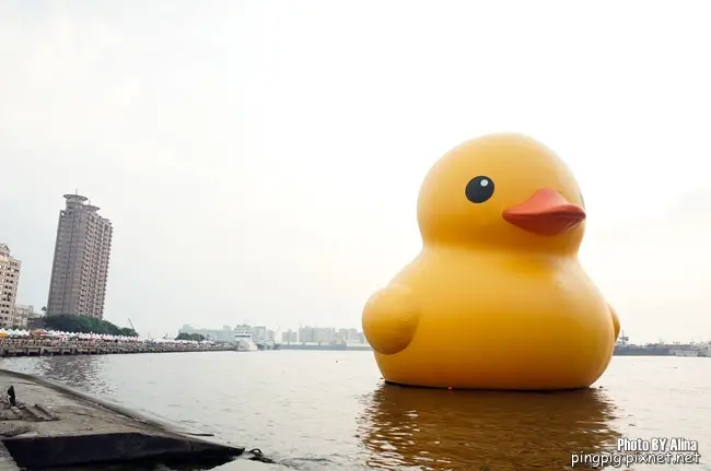 [ 高雄遊記 ] 愛河 光榮碼頭-超夯超萌人氣黃色小鴨 即將游離高雄,前進桃園囉!