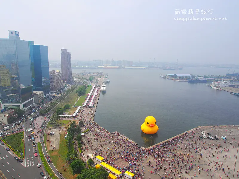 【高雄】白天的黃色小鴨從高空俯瞰整個光榮碼頭
