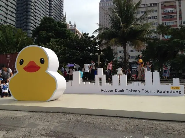 [遊記] 高雄苓雅 黃色小鴨 台灣首部曲光榮碼頭