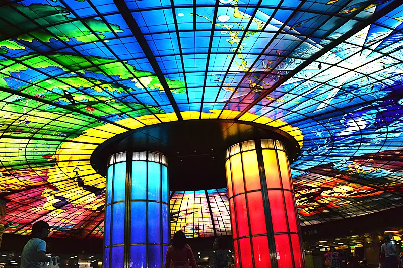 高雄-美麗島捷運站(光之穹頂)+南華觀光購物街