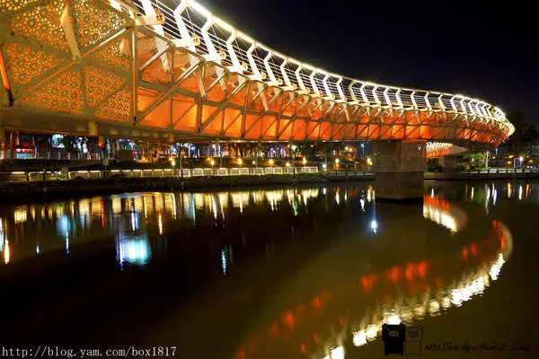 【高雄。三民】愛河之心。如意湖。入夜宛若閃爍發亮的寶石。台灣的塞納河