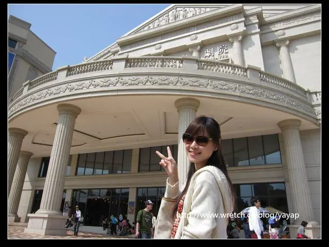 【高雄】義大世界(1) 購物廣場真大間.好美的大衛城。