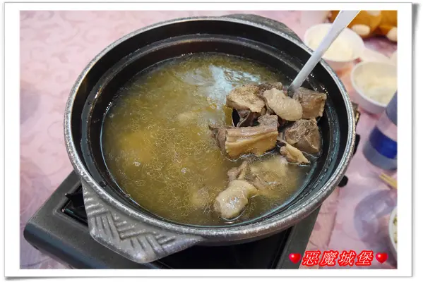 【家族南部三日遊。Day1】嘉義市。午餐。真北平餐廳 - 啤酒鴨讓人驚艷，不愧是50年老店啊 !