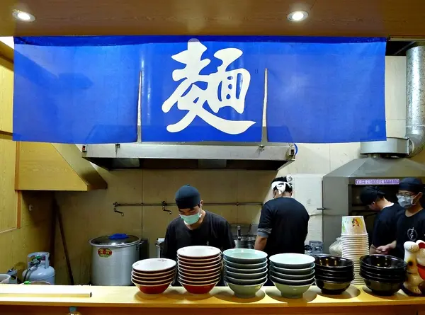 【高雄】吉品屋拉麵．楠梓$150平價豚脂拉麵．桑尼受不了美食                
      