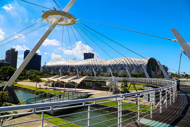 [ 高雄⊙苓雅區]新光碼頭。輕軌。高雄展覽館。海岸公園