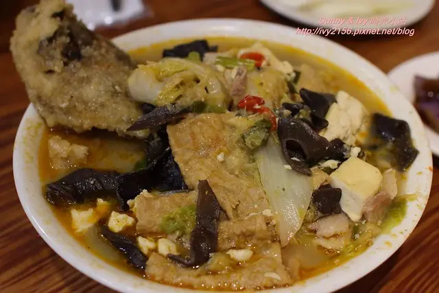 【嘉義東區食記】林聰明沙鍋魚頭（中正創始總店）。傳承一甲子的好味道，近文化路夜市，排到頭昏也想吃