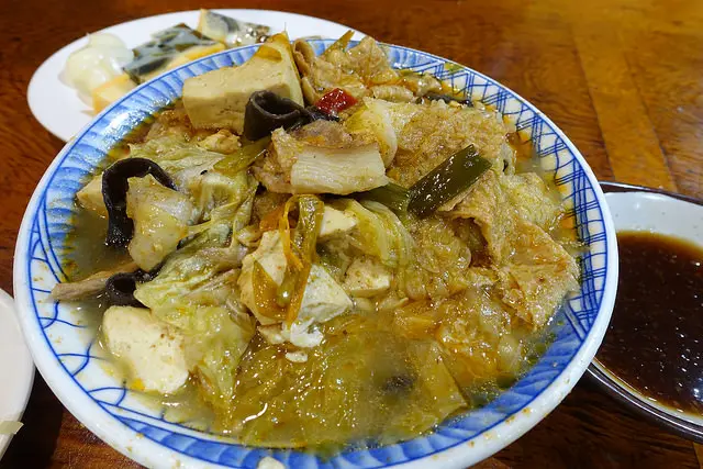 【食記】嘉義中正路。林聰明沙鍋魚頭(中正店)~人氣超旺的排隊美食