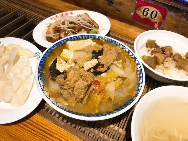 ◐嘉義東區 · 小吃◑ 林聰明砂鍋魚頭｜來嘉義必吃 料多到一人獨享都吃不完