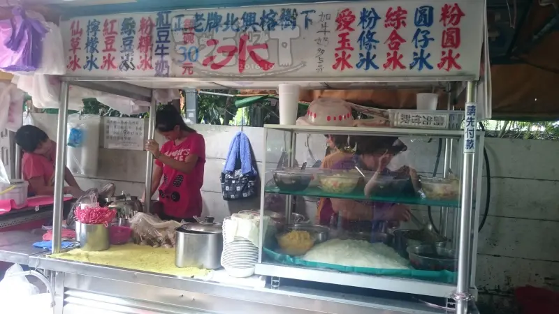 【嘉義東區人氣冰品推薦】正老牌北興榕樹下阿婆冰店價位，菜單大公開！真正古早味ㄟ剉冰！嘉義市東區美食小吃旅遊景點推薦！