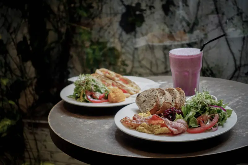 學校咖啡館 Ecole Cafe x 魔王 台北大安區 青田街靜謐巷弄裡 來一份歐式麵包盤早午餐 不限時咖啡廳 有插座 捷運大安森林站 內文有店家資訊與菜單