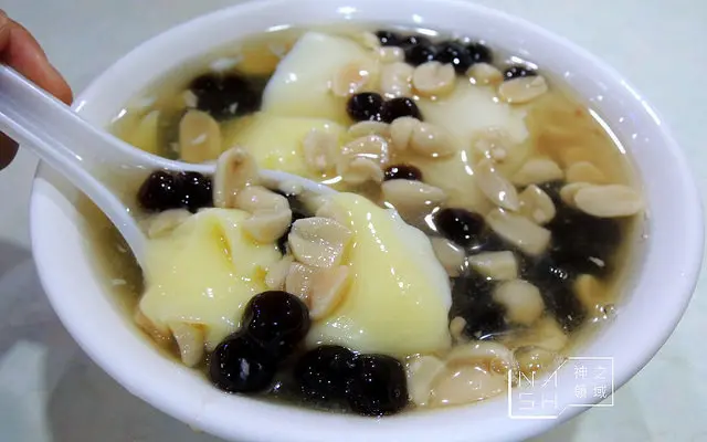 [捷運淡水美食] Nash 吃 淡水滬尾豆花店 浩角翔起也愛的好吃豆花