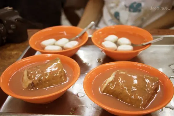 【淡水．正宗阿給老店】一吃再吃的淡水阿給名店，連二樓都爆滿！