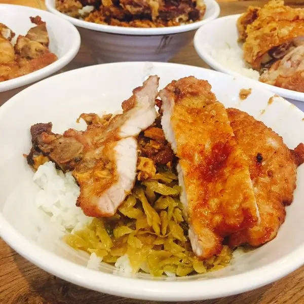 │食記│新北淡水/黑殿飯店(原黑店排骨創始店)✨淡水老店x古早味排骨飯