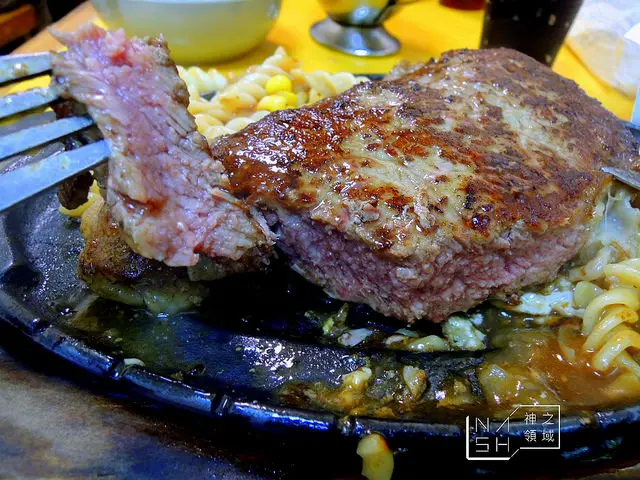 [捷運淡水美食] Nash 吃 大塊牛排 可樂好喝是最大的優點