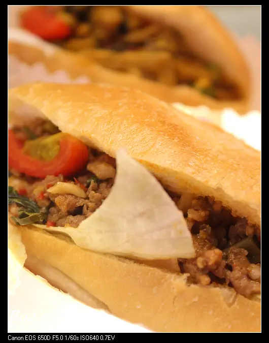 
高雄.左營-原瑞豐夜市吃泰堡(獨特的泰式口味潛艇堡)
